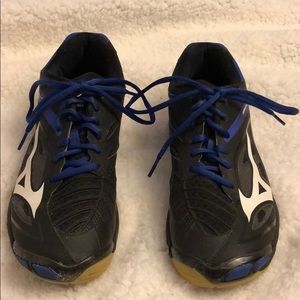 Mizuno volleyball sneakers